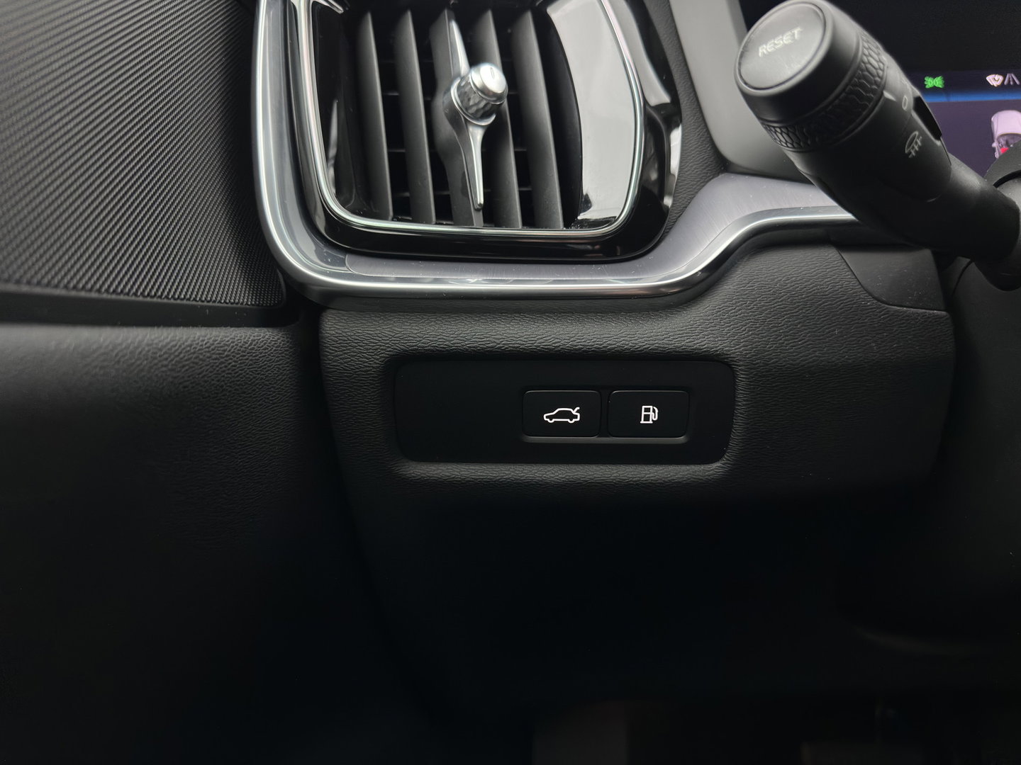 Volvo V60 2.0 T6 Plug-in hybrid AWD Core Bright (INCL-BTW) AUT | FULL-LED | DIGI-COCKPIT | CAMERA | HEATED-COMFORTSEATS | KEYLESS | DAB | PRIVACY-GLASS | CARPLAY | NAVI-FULLMAP | 18''ALU*