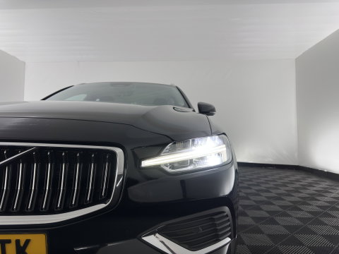Volvo V60 2.0 T6 Plug-in hybrid AWD Core Bright (INCL-BTW) AUT | FULL-LED | DIGI-COCKPIT | CAMERA | HEATED-COMFORTSEATS | KEYLESS | DAB | PRIVACY-GLASS | CARPLAY | NAVI-FULLMAP | 18''ALU*