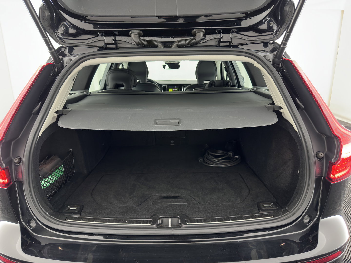 Volvo V60 2.0 T6 Plug-in hybrid AWD Core Bright (INCL-BTW) AUT | FULL-LED | DIGI-COCKPIT | CAMERA | HEATED-COMFORTSEATS | KEYLESS | DAB | PRIVACY-GLASS | CARPLAY | NAVI-FULLMAP | 18''ALU*