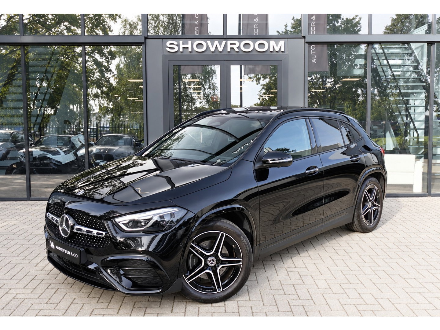 Mercedes-Benz GLA 180 AMG PANO KEYLESS HUD SFEER