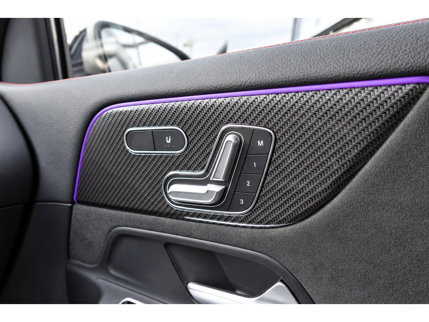 Mercedes-Benz GLA 180 AMG PANO KEYLESS HUD SFEER