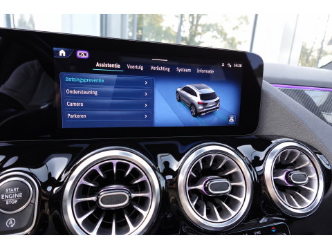 Mercedes-Benz GLA 180 AMG PANO KEYLESS HUD SFEER