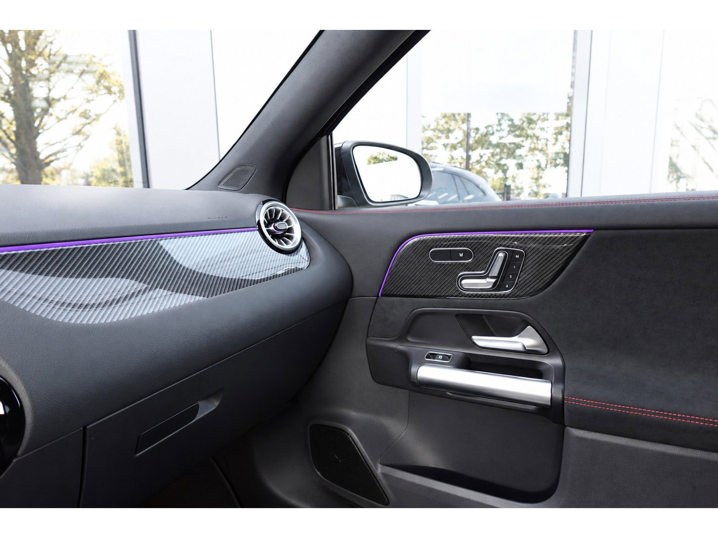 Mercedes-Benz GLA 180 AMG PANO KEYLESS HUD SFEER