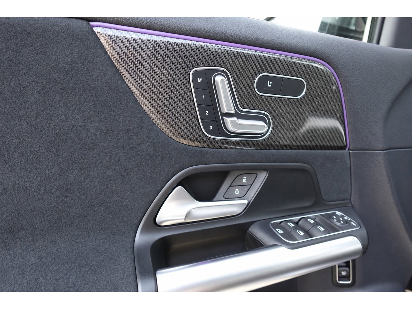 Mercedes-Benz GLA 180 AMG PANO KEYLESS HUD SFEER