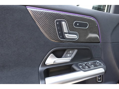Mercedes-Benz GLA 180 AMG PANO KEYLESS HUD SFEER