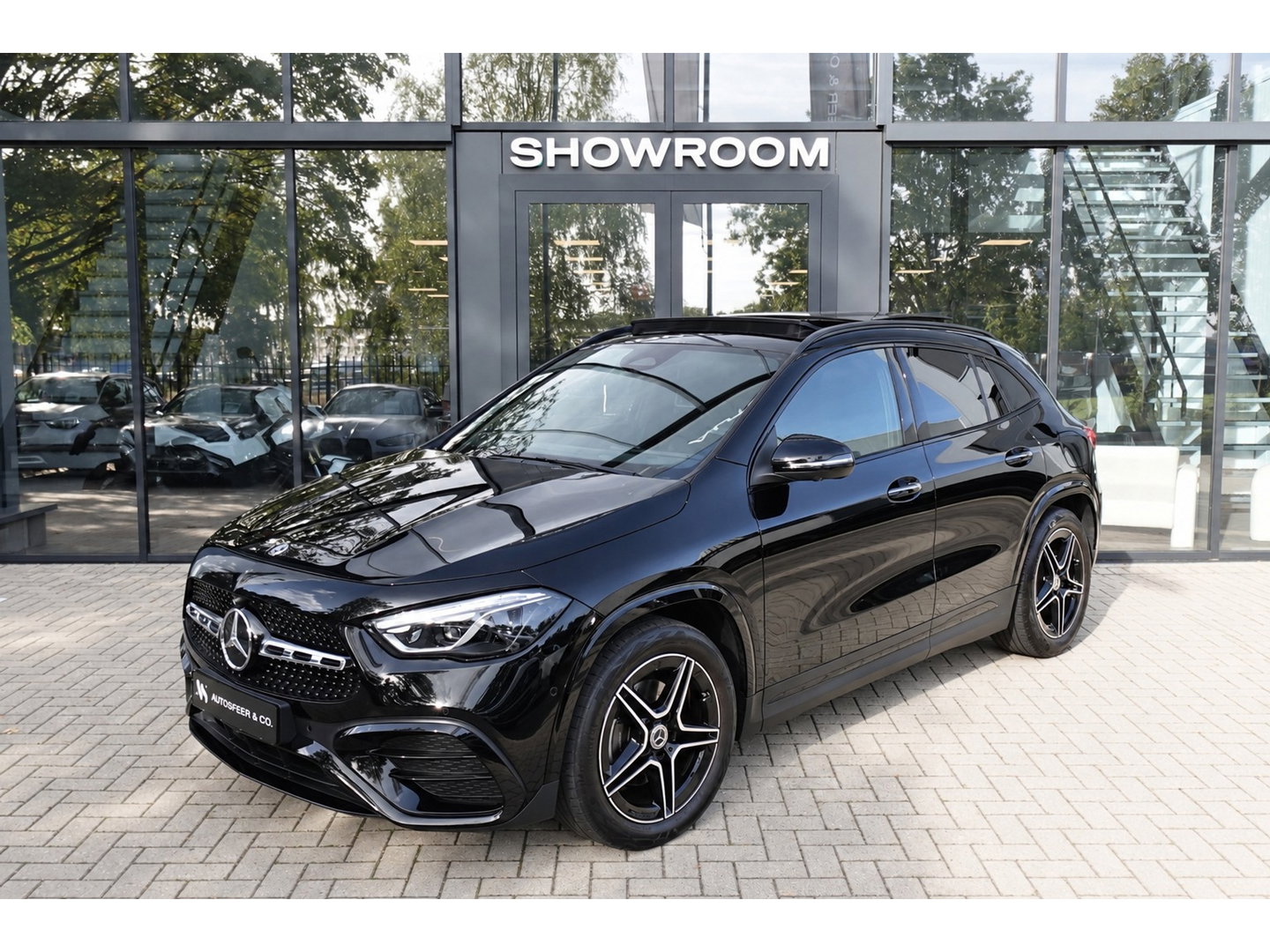 Mercedes-Benz GLA 180 AMG PANO KEYLESS HUD SFEER