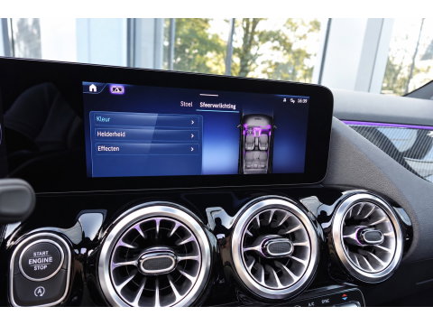 Mercedes-Benz GLA 180 AMG PANO KEYLESS HUD SFEER