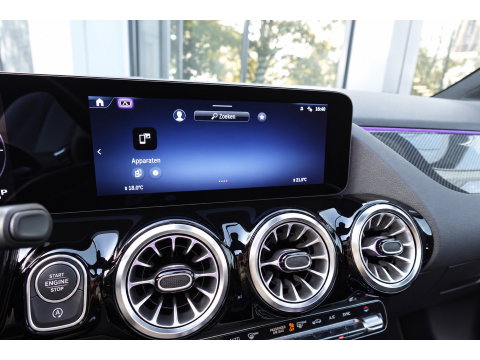 Mercedes-Benz GLA 180 AMG PANO KEYLESS HUD SFEER