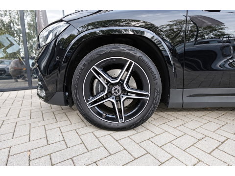 Mercedes-Benz GLA 180 AMG PANO KEYLESS HUD SFEER