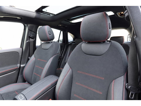 Mercedes-Benz GLA 180 AMG PANO KEYLESS HUD SFEER