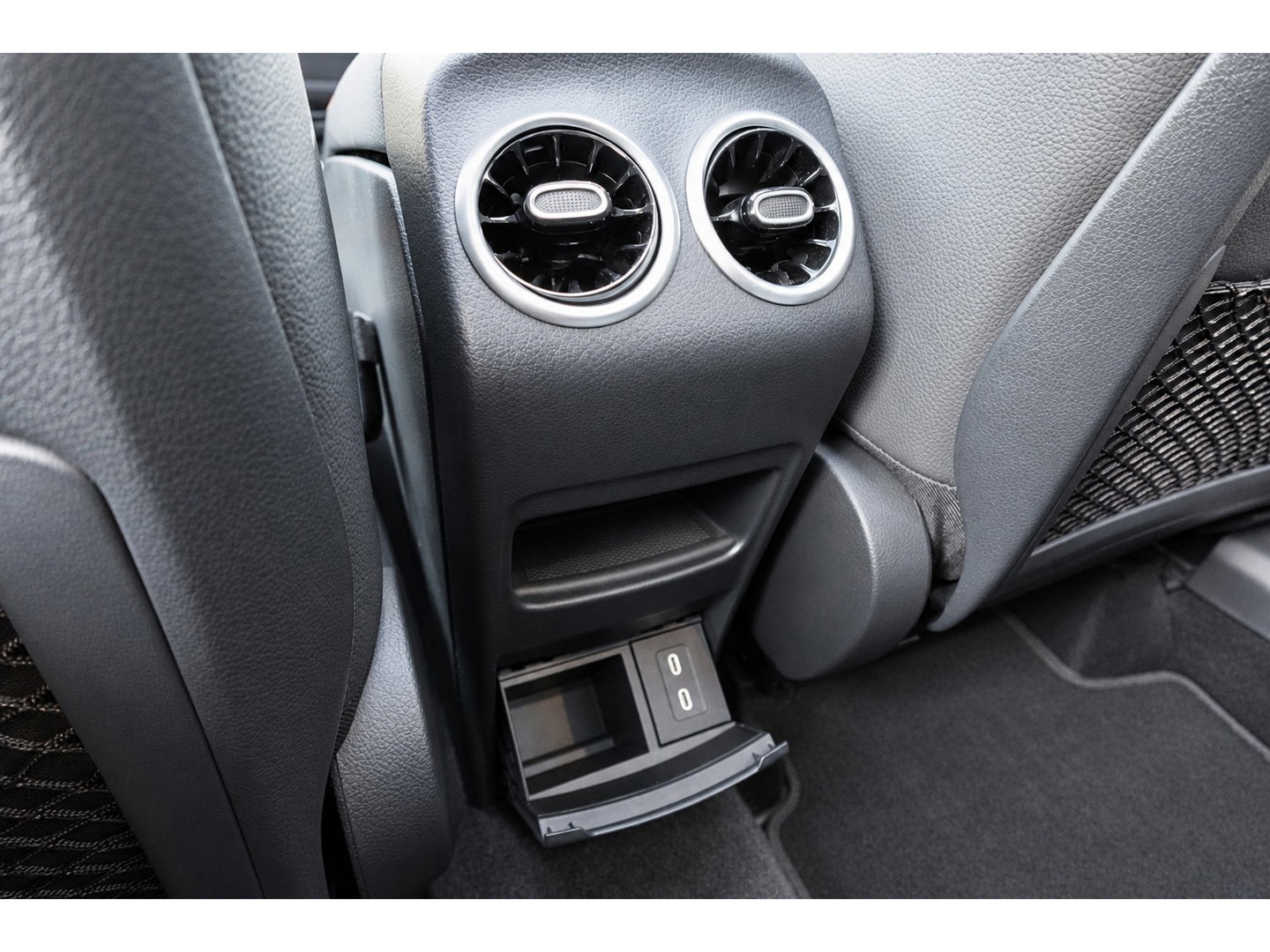 Mercedes-Benz GLA 180 AMG PANO KEYLESS HUD SFEER