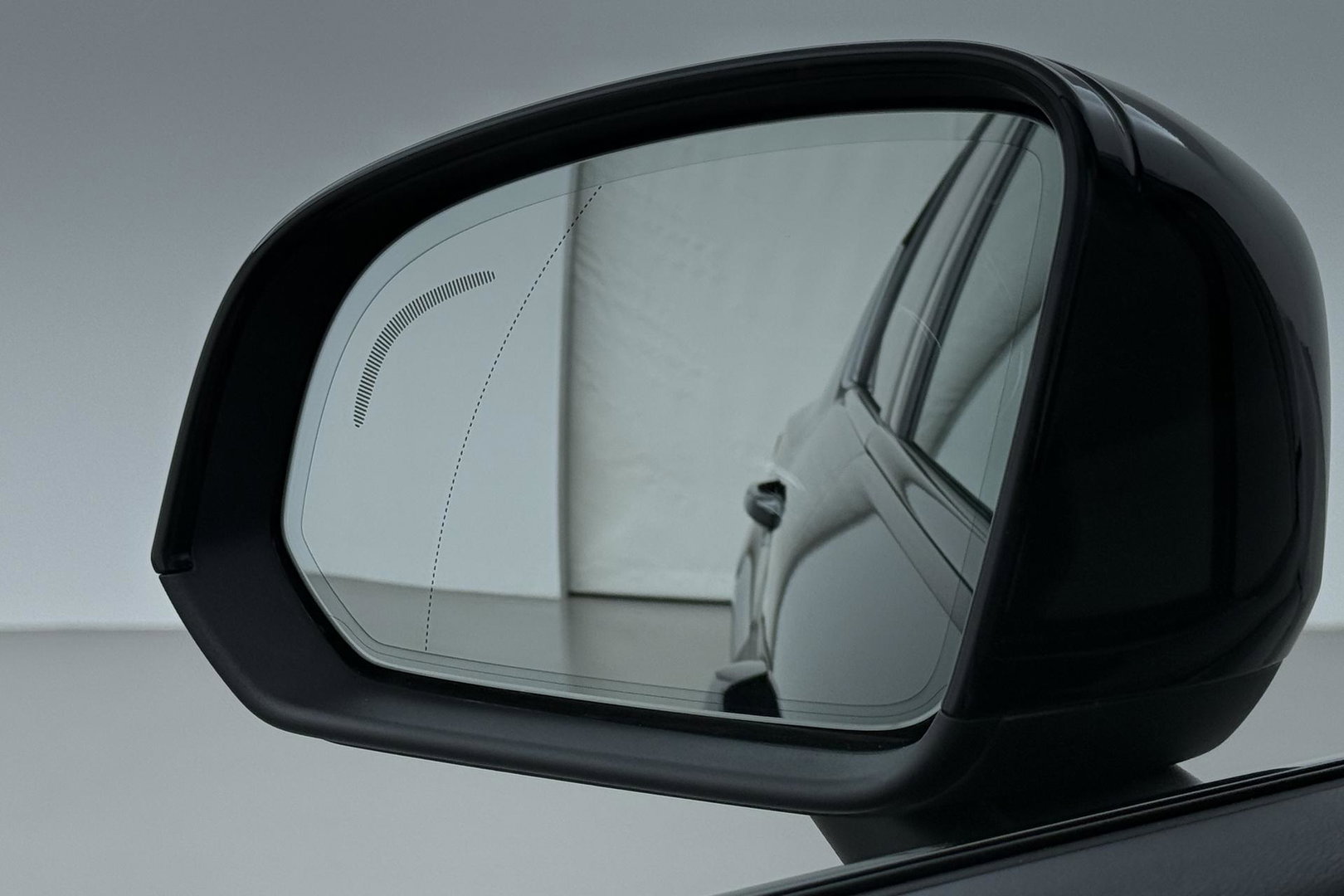 Volvo XC40 2.0 B3 Plus Black Edition | Pilot Assist | Harman/Kardon | BLIS | Stoel- stuurverwarming | 20 inch