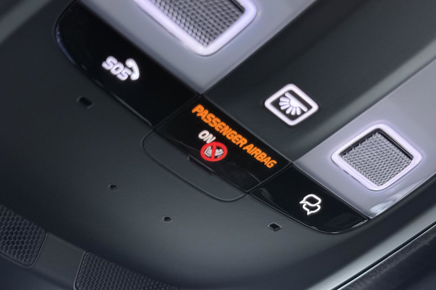 Volvo XC40 2.0 B3 Plus Black Edition | Pilot Assist | Harman/Kardon | BLIS | Stoel- stuurverwarming | 20 inch