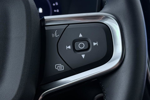 Volvo XC40 2.0 B3 Plus Black Edition | Pilot Assist | Harman/Kardon | BLIS | Stoel- stuurverwarming | 20 inch