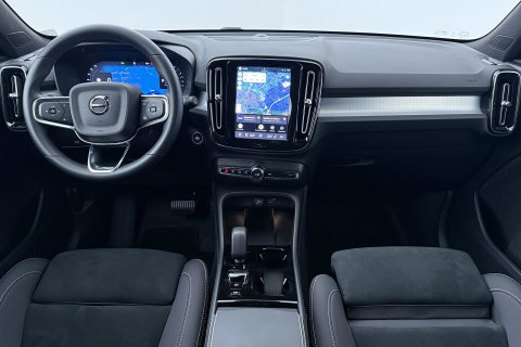 Volvo XC40 2.0 B3 Plus Black Edition | Pilot Assist | Harman/Kardon | BLIS | Stoel- stuurverwarming | 20 inch