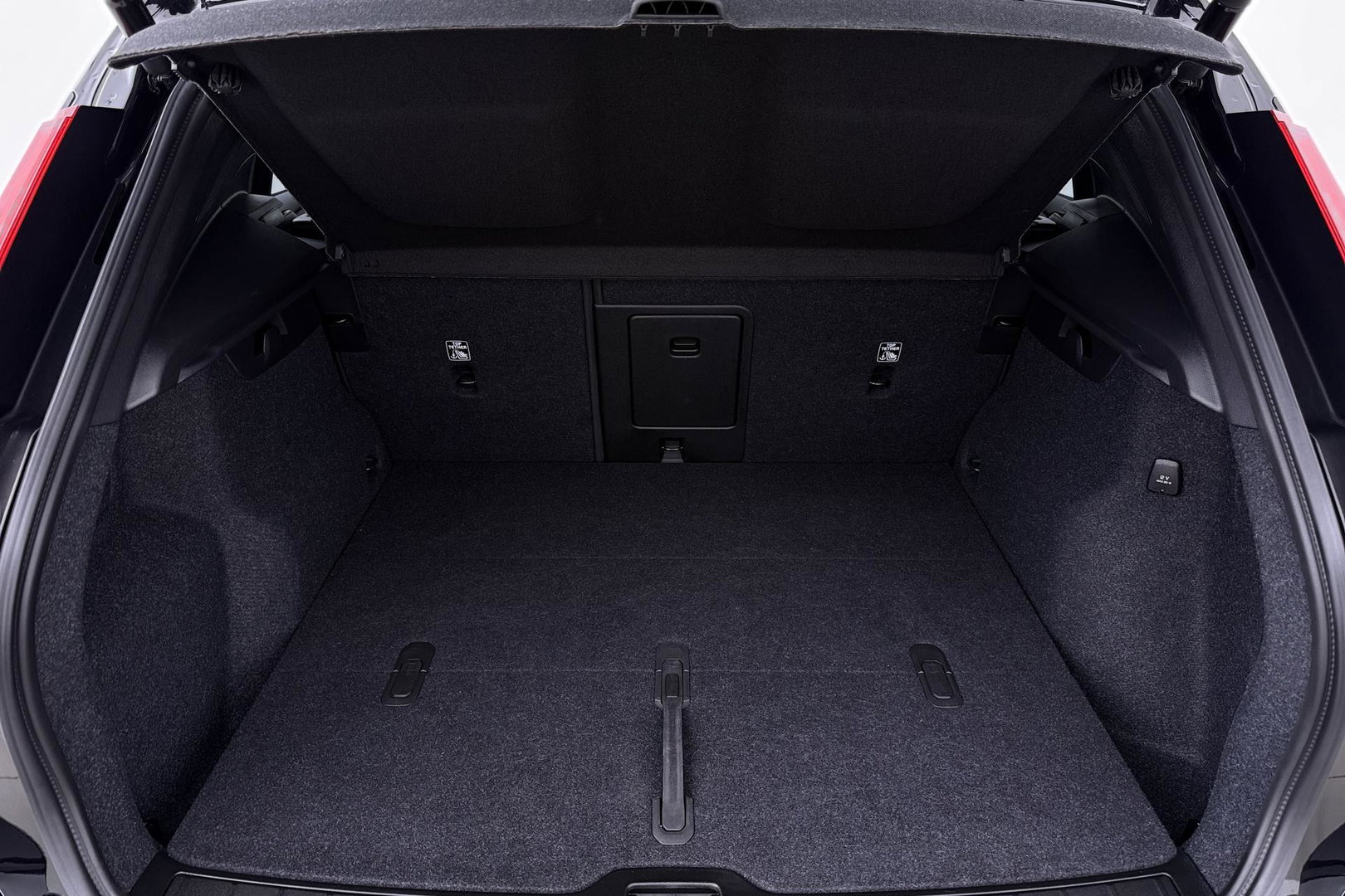 Volvo XC40 2.0 B3 Plus Black Edition | Pilot Assist | Harman/Kardon | BLIS | Stoel- stuurverwarming | 20 inch