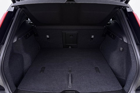 Volvo XC40 2.0 B3 Plus Black Edition | Pilot Assist | Harman/Kardon | BLIS | Stoel- stuurverwarming | 20 inch