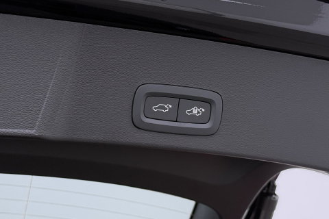 Volvo XC40 2.0 B3 Plus Black Edition | Pilot Assist | Harman/Kardon | BLIS | Stoel- stuurverwarming | 20 inch
