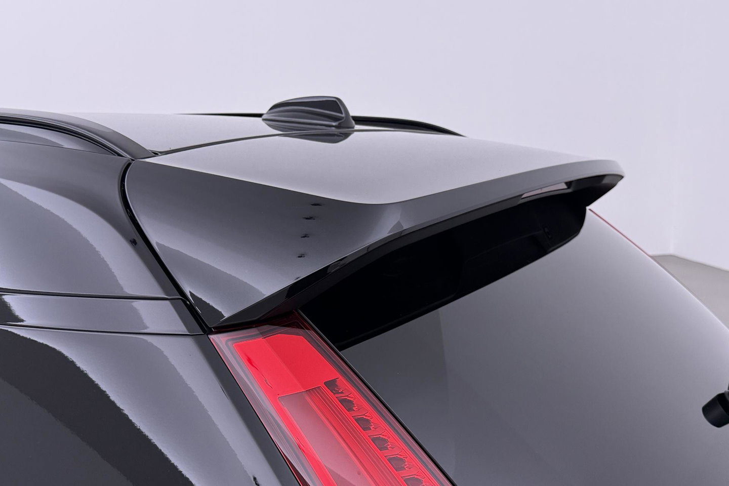 Volvo XC40 2.0 B3 Plus Black Edition | Pilot Assist | Harman/Kardon | BLIS | Stoel- stuurverwarming | 20 inch