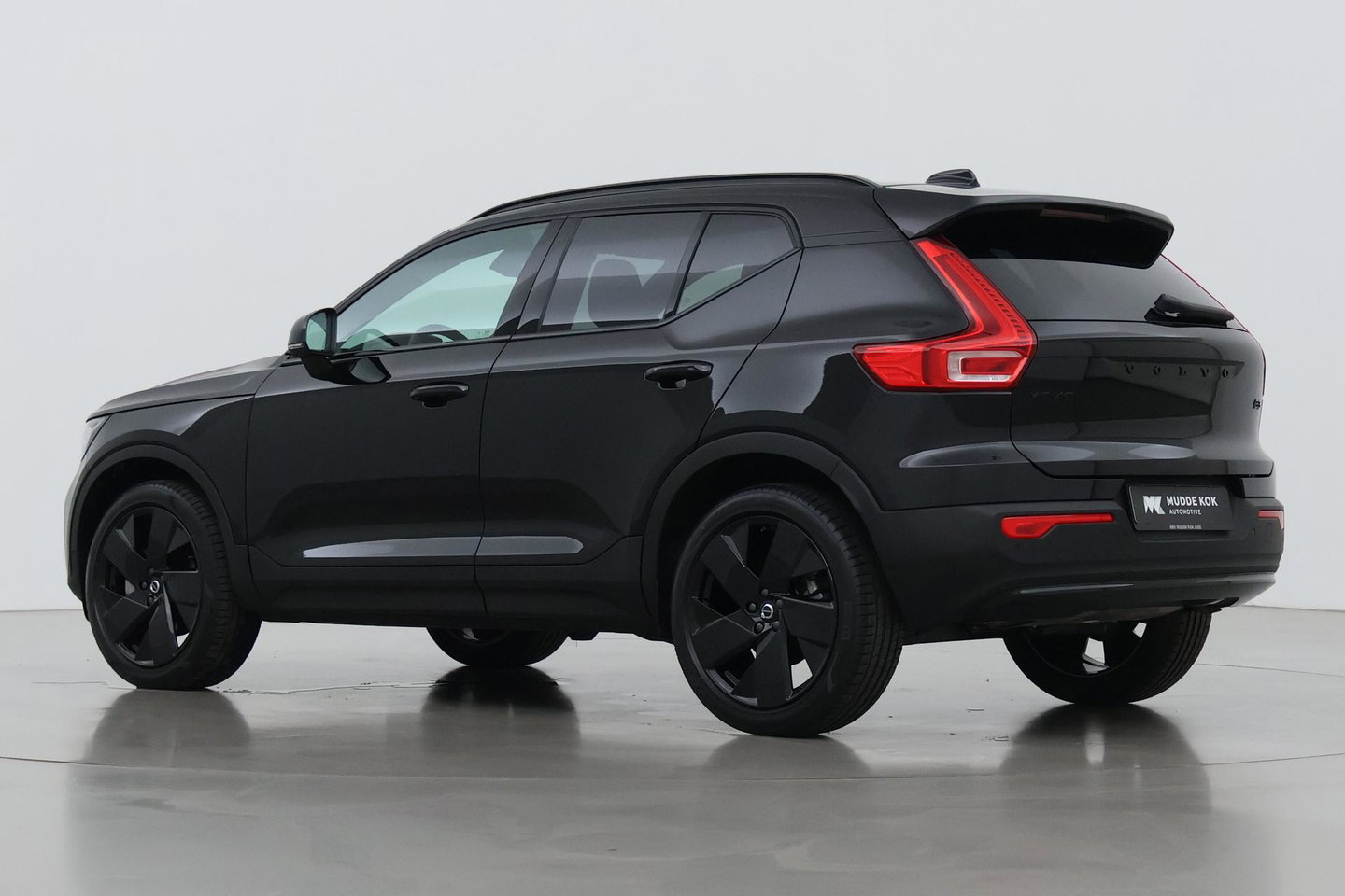 Volvo XC40 2.0 B3 Plus Black Edition | Pilot Assist | Harman/Kardon | BLIS | Stoel- stuurverwarming | 20 inch