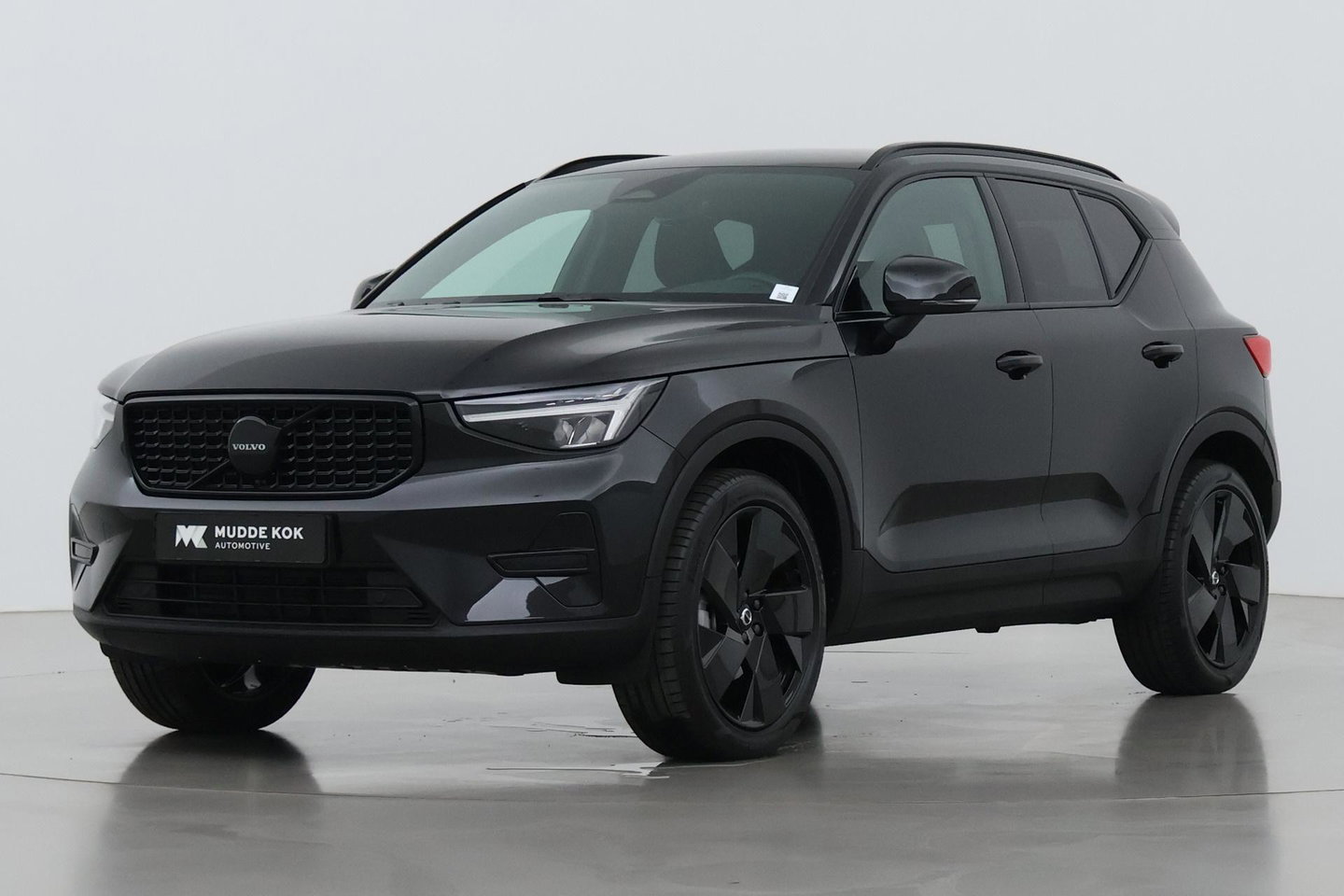 Volvo XC40 2.0 B3 Plus Black Edition | Pilot Assist | Harman/Kardon | BLIS | Stoel- stuurverwarming | 20 inch