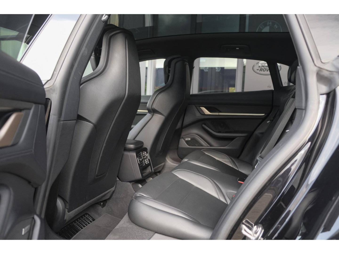 Porsche Taycan Cross Turismo 4 476pk 93 kWh Panoramadak Performance plus Bose Passenger display 21" LMV NLauto Matrix led Warmtepomp