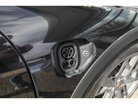 Porsche Taycan Cross Turismo 4 476pk 93 kWh Panoramadak Performance plus Bose Passenger display 21" LMV NLauto Matrix led Warmtepomp