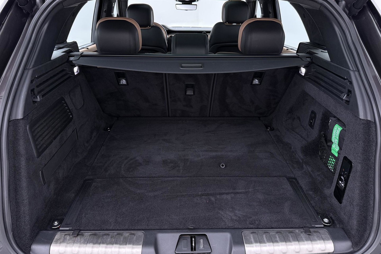 Land Rover Range Rover Sport 3.0 P510e First Edition | Luchtvering | Trekhaak | Panoramadak | Koelkast | Meridian