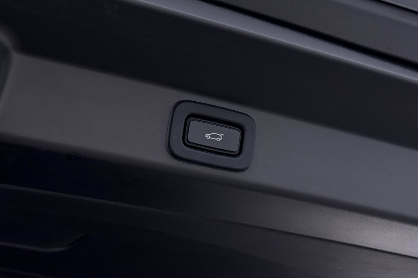 Land Rover Range Rover Sport 3.0 P510e First Edition | Luchtvering | Trekhaak | Panoramadak | Koelkast | Meridian