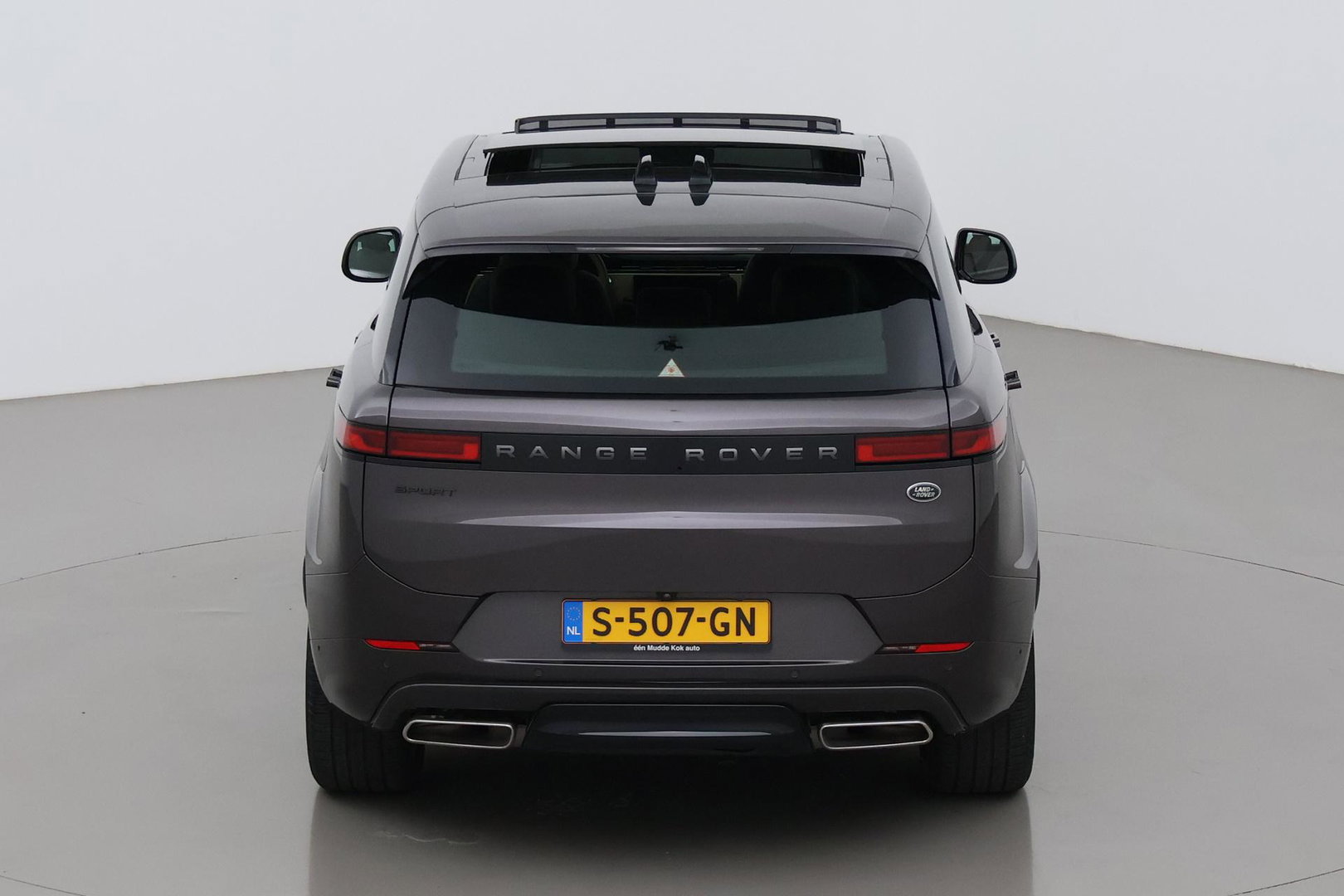 Land Rover Range Rover Sport 3.0 P510e First Edition | Luchtvering | Trekhaak | Panoramadak | Koelkast | Meridian