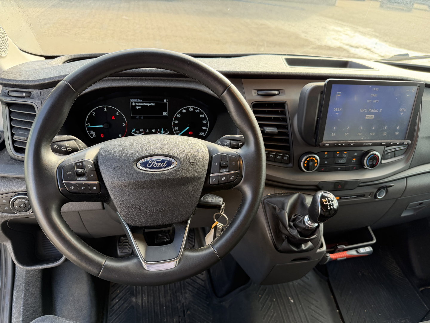 Ford Transit 290 2.0 TDCI L2H2 Trend / vaste prijs rijklaar € 25.950 ex btw / lease vanaf € 424 / euro 6 / bpm vrij / ingerichte laadruimte / onderweg naar ons toe