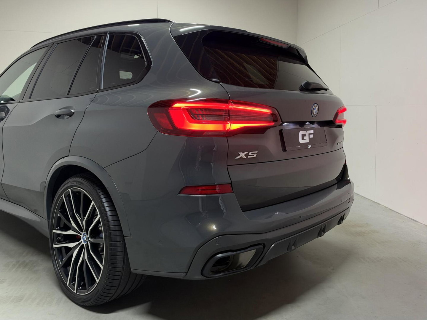 BMW X5 xDrive45e M-Sport Individual Dravitgrau Pano Laser 360º HUD Trekh.