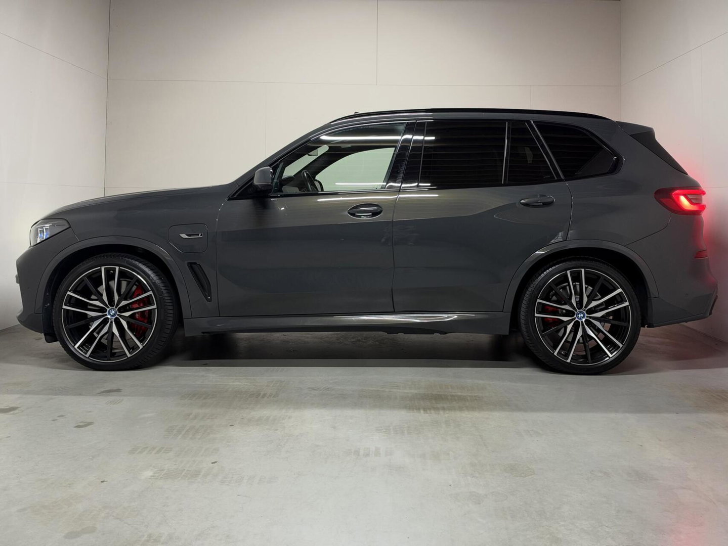 BMW X5 xDrive45e M-Sport Individual Dravitgrau Pano Laser 360º HUD Trekh.
