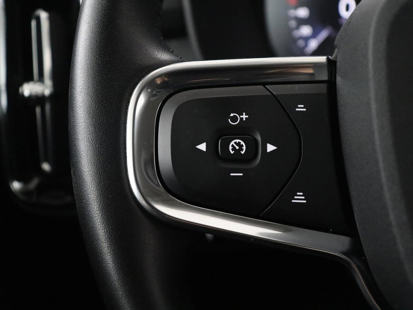 Volvo XC40 1.5 T5 Recharge Business Pro | SOH 84,5 | 360 Camera | Stoelverwarming | LED | Apple Carplay |