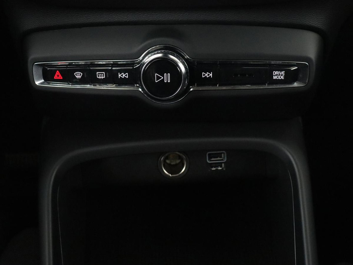 Volvo XC40 1.5 T5 Recharge Business Pro | SOH 84,5 | 360 Camera | Stoelverwarming | LED | Apple Carplay |