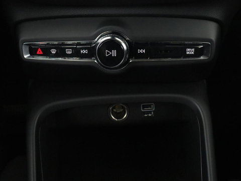 Volvo XC40 1.5 T5 Recharge Business Pro | SOH 84,5 | 360 Camera | Stoelverwarming | LED | Apple Carplay |