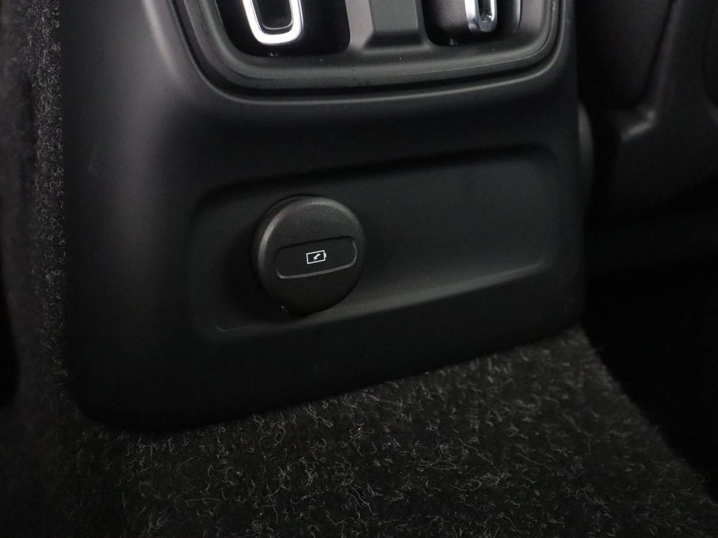 Volvo XC40 1.5 T5 Recharge Business Pro | SOH 84,5 | 360 Camera | Stoelverwarming | LED | Apple Carplay |