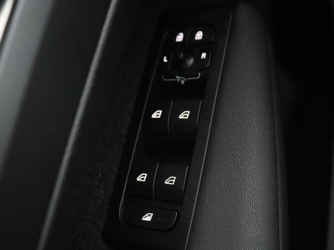 Volvo XC40 1.5 T5 Recharge Business Pro | SOH 84,5 | 360 Camera | Stoelverwarming | LED | Apple Carplay |