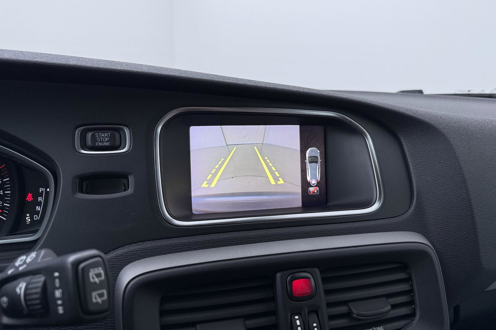 Volvo V40 2.0 T4 AWD Momentum | Trekhaak | Navigatie | Stoelverwarming | Camera