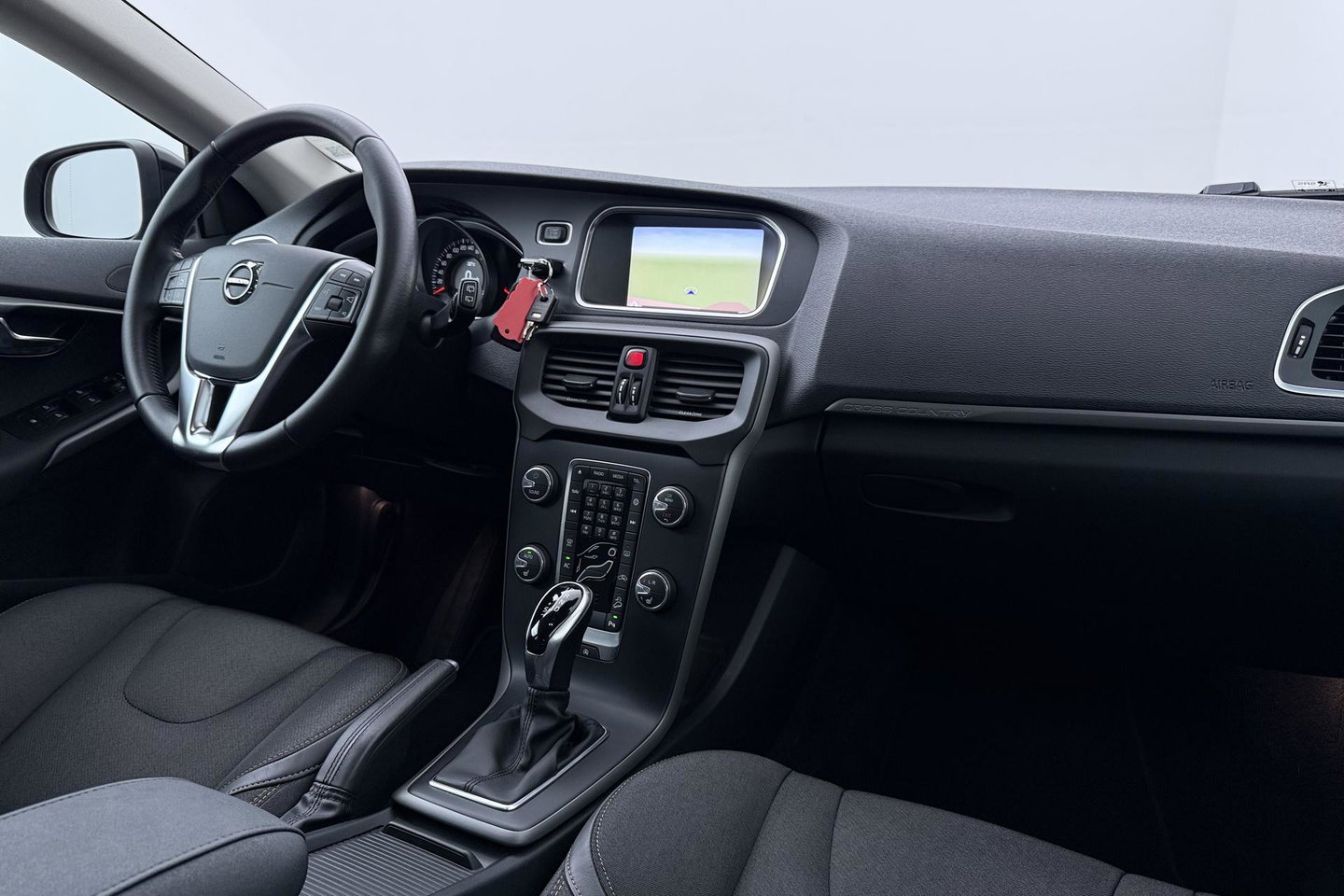 Volvo V40 2.0 T4 AWD Momentum | Trekhaak | Navigatie | Stoelverwarming | Camera