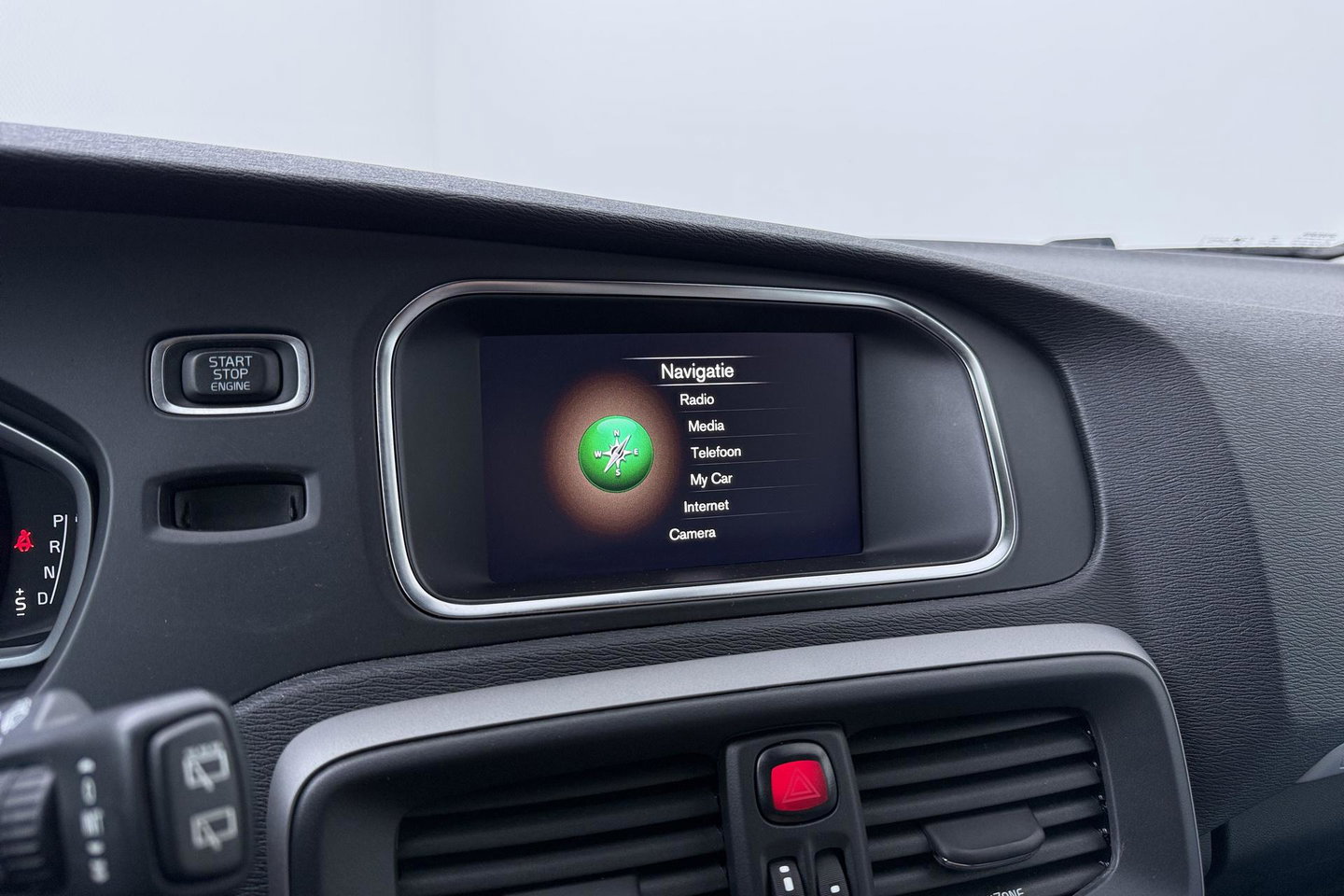 Volvo V40 2.0 T4 AWD Momentum | Trekhaak | Navigatie | Stoelverwarming | Camera