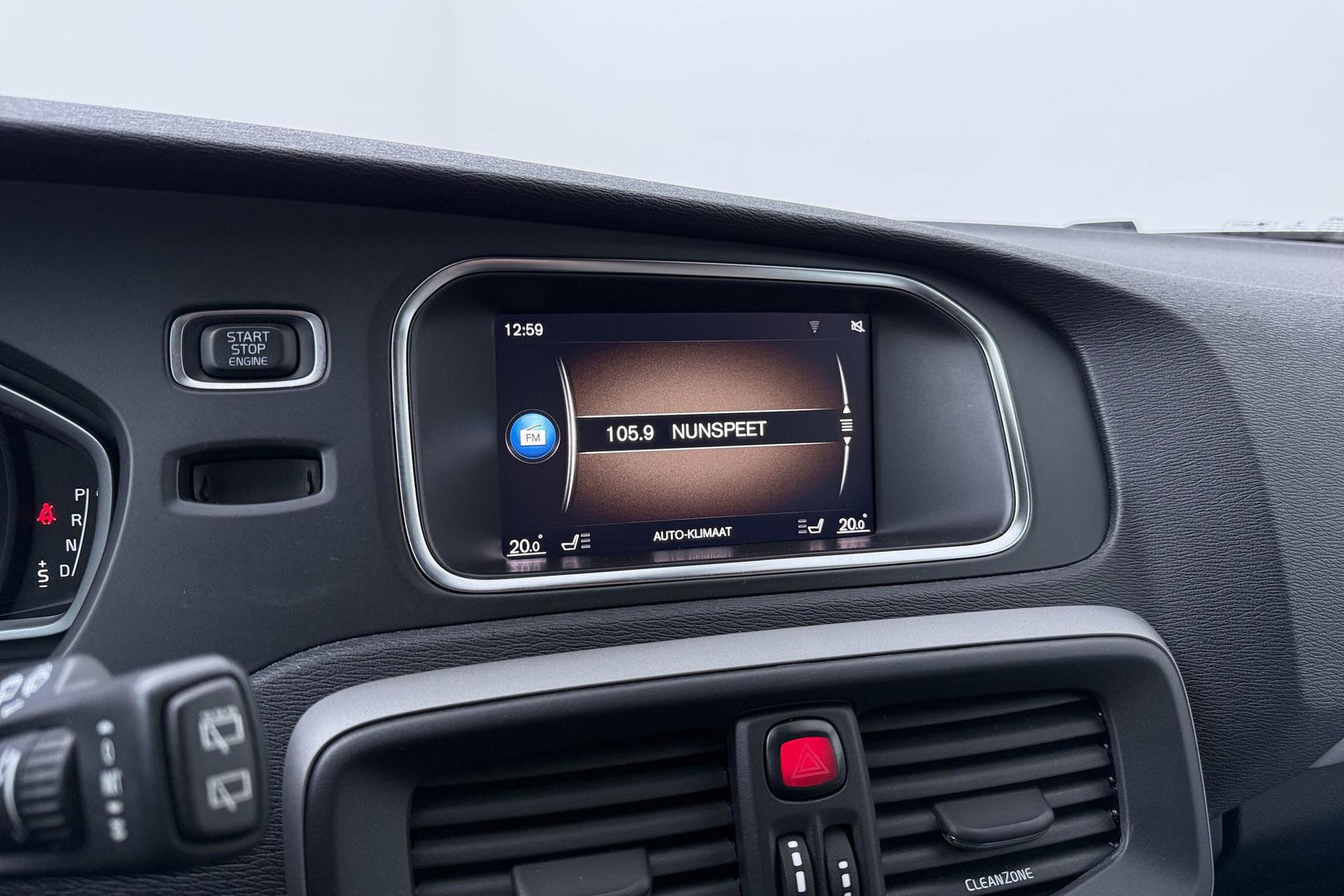 Volvo V40 2.0 T4 AWD Momentum | Trekhaak | Navigatie | Stoelverwarming | Camera