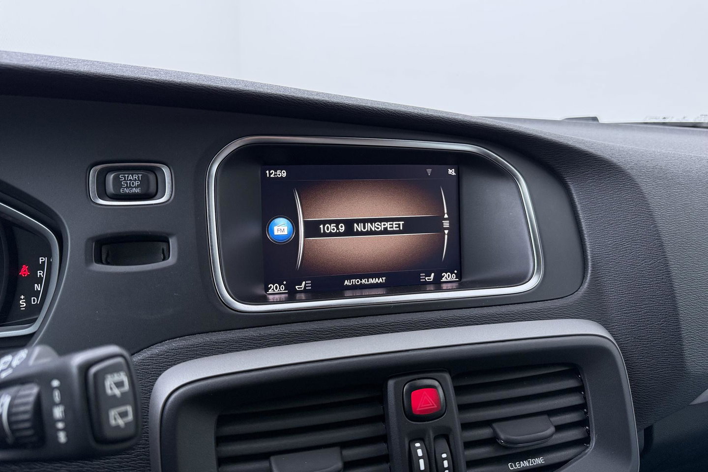 Volvo V40 2.0 T4 AWD Momentum | Trekhaak | Navigatie | Stoelverwarming | Camera
