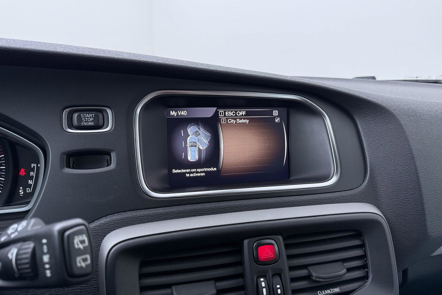Volvo V40 2.0 T4 AWD Momentum | Trekhaak | Navigatie | Stoelverwarming | Camera
