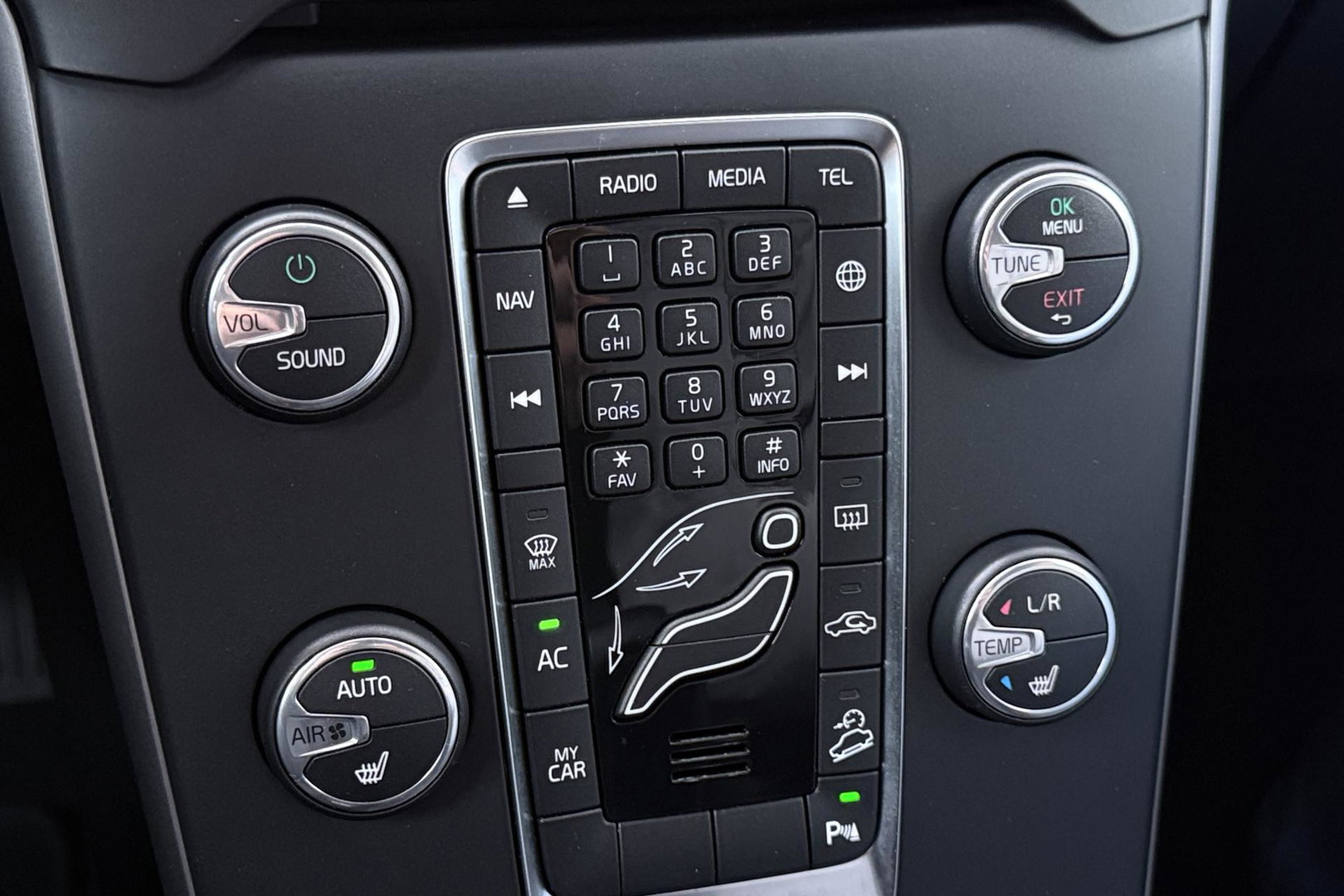 Volvo V40 2.0 T4 AWD Momentum | Trekhaak | Navigatie | Stoelverwarming | Camera