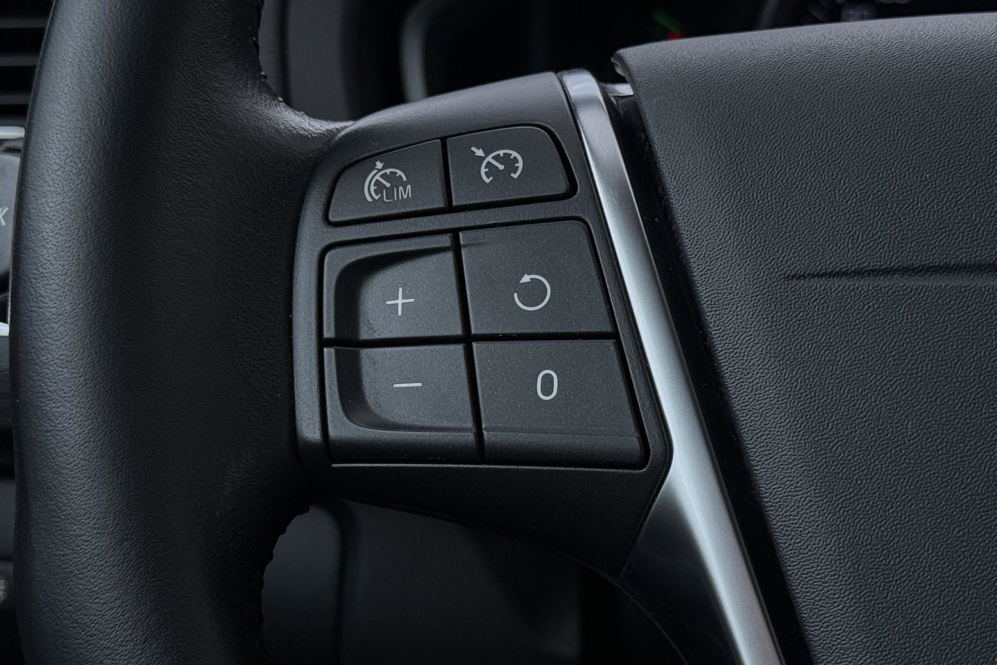 Volvo V40 2.0 T4 AWD Momentum | Trekhaak | Navigatie | Stoelverwarming | Camera