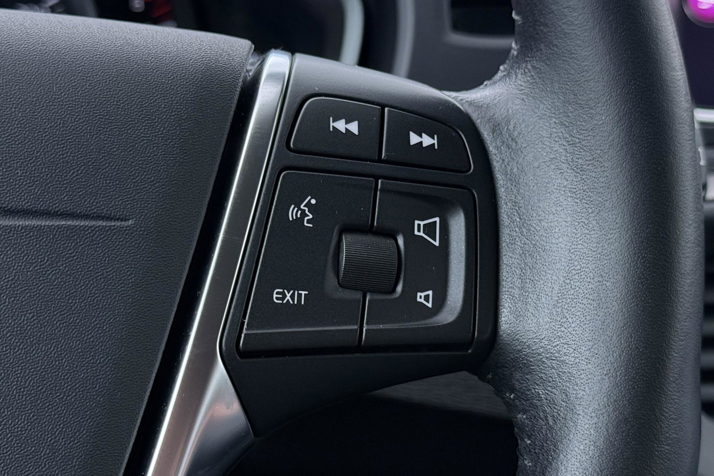 Volvo V40 2.0 T4 AWD Momentum | Trekhaak | Navigatie | Stoelverwarming | Camera