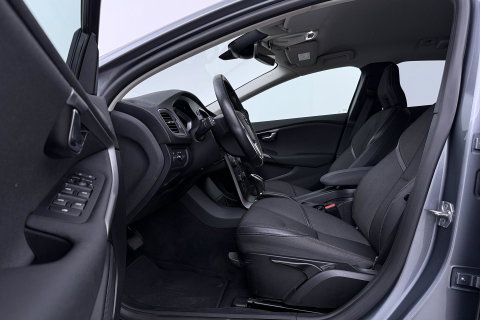 Volvo V40 2.0 T4 AWD Momentum | Trekhaak | Navigatie | Stoelverwarming | Camera