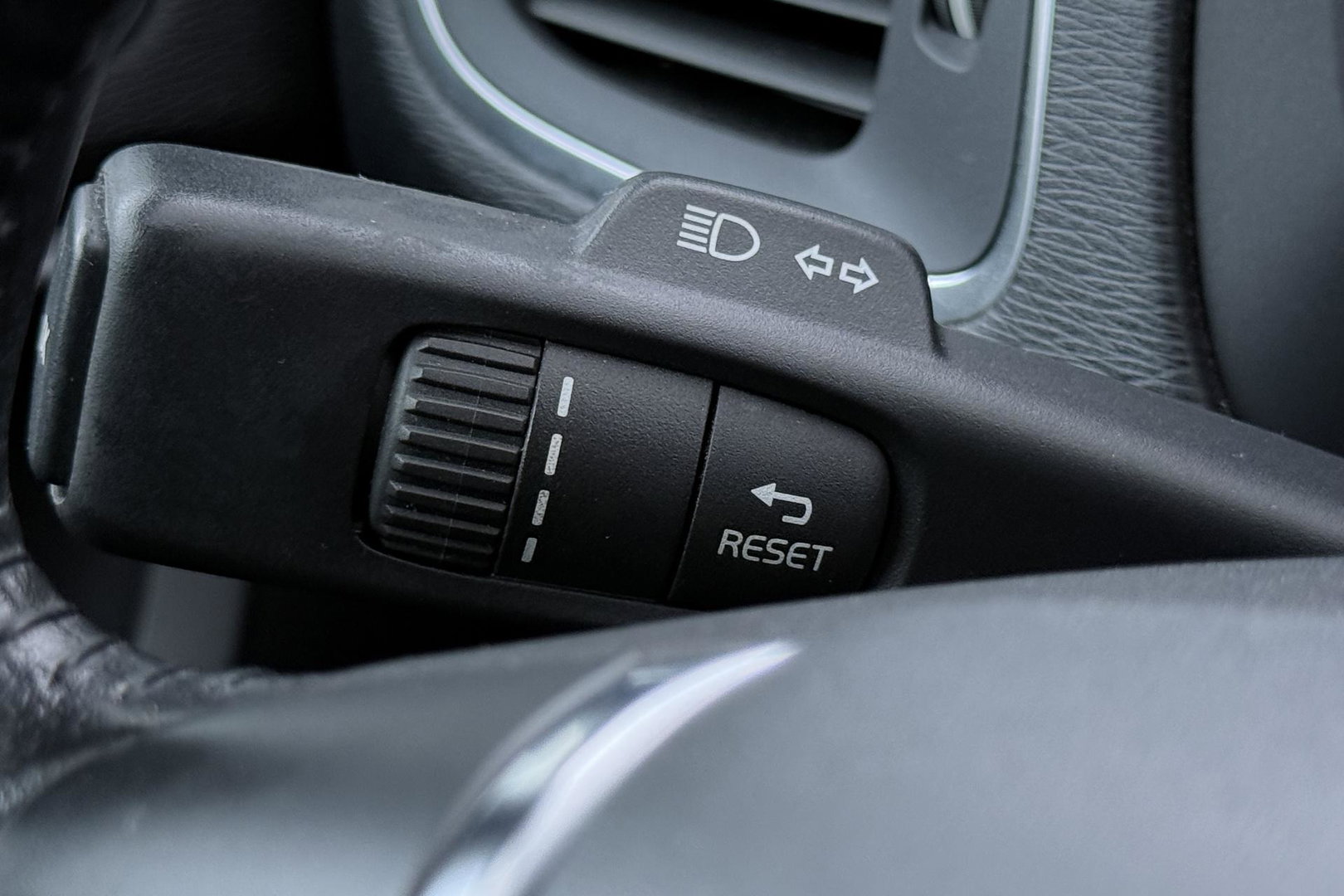 Volvo V40 2.0 T4 AWD Momentum | Trekhaak | Navigatie | Stoelverwarming | Camera