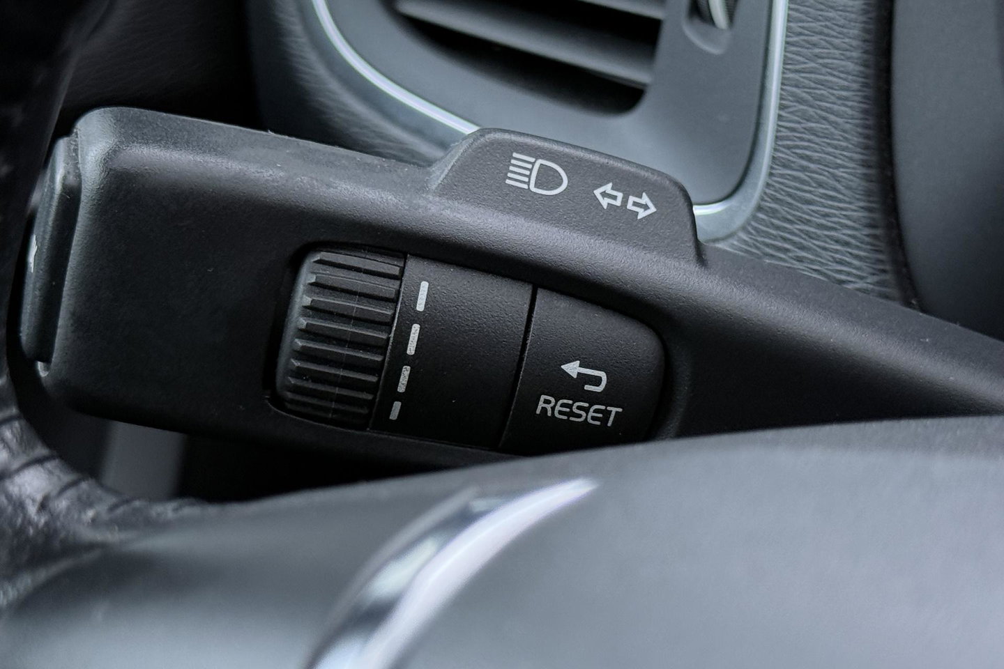 Volvo V40 2.0 T4 AWD Momentum | Trekhaak | Navigatie | Stoelverwarming | Camera